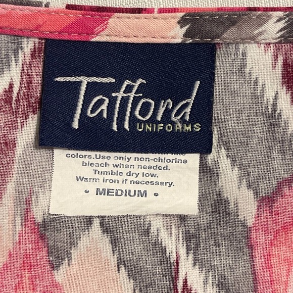 Tafford Pink Grey Aztec Print Medical Scrub Top Medium 100% Cotton - Picture 4 of 7